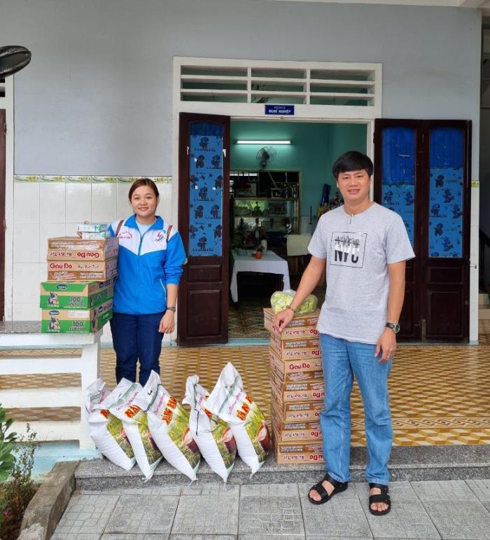 Hướng về miền Trung thân yêu - Trao quà tại Cộng đoàn mến thánh giá Nguyệt Biều (20/10/2022)